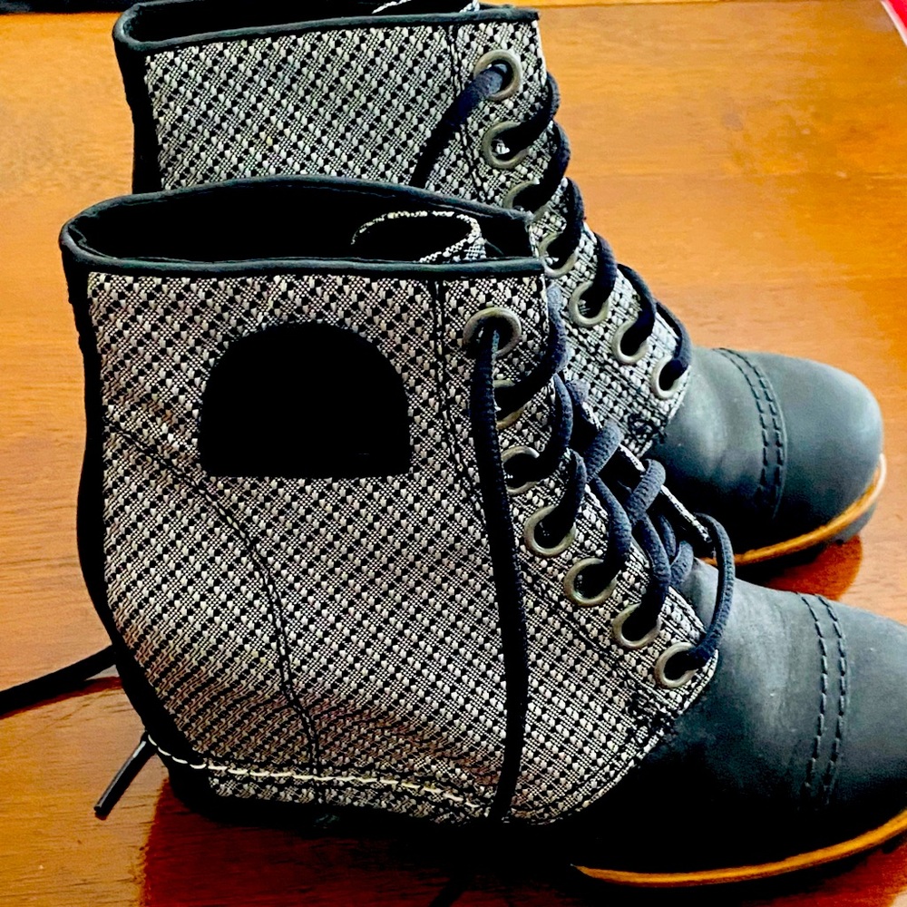 Sorel PDX Lexie 1964 Booties, Size 6. Never worn!